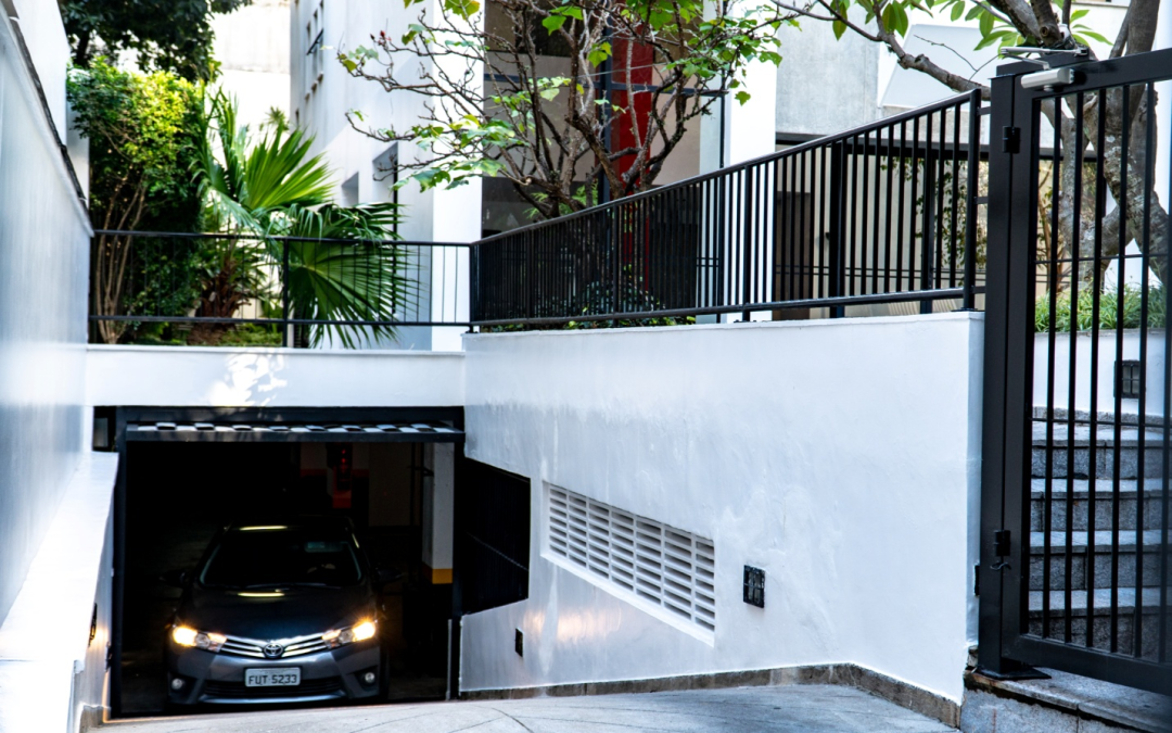 3 Mistakes to Avoid When Choosing a New Garage Door for Your Home